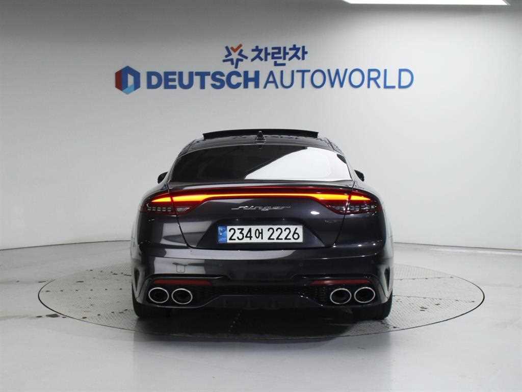 KIA Stinger - Vista 4