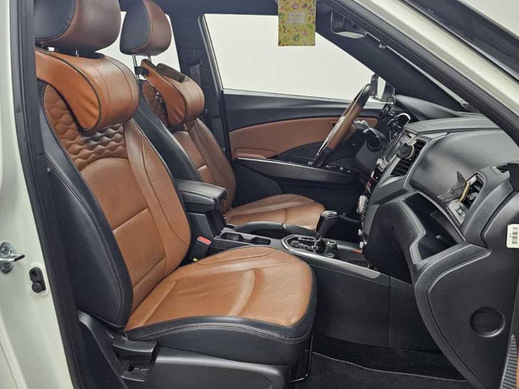 Ssangyong Tivoli - Vista 11