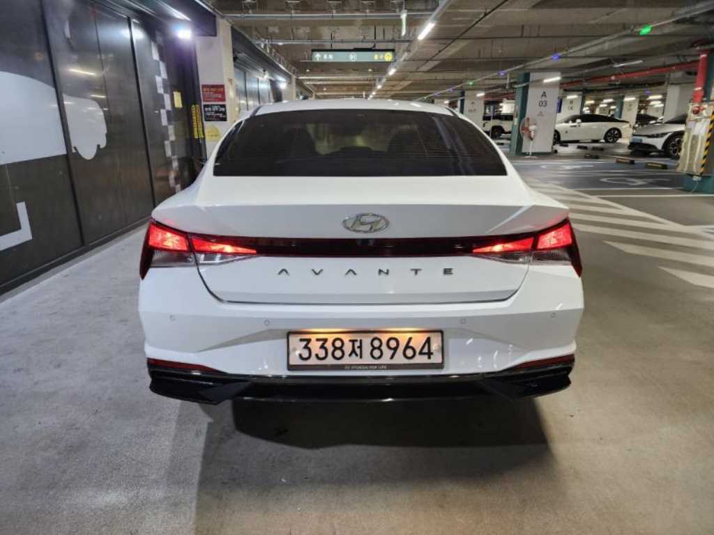 HYUNDAI Avante - Vista 5