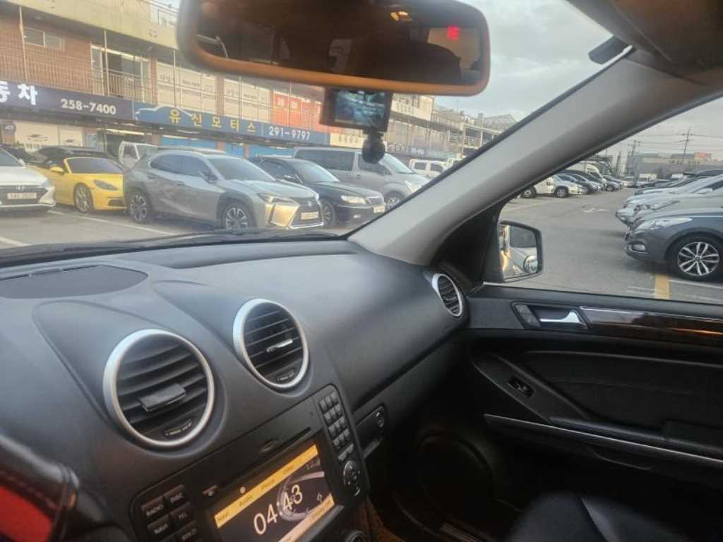 Mercedes Benz M Class - Vista 9