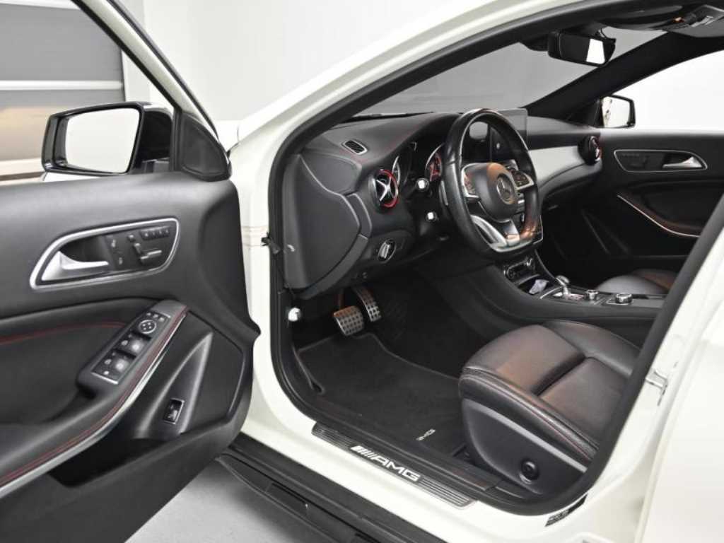 Mercedes Benz GLA Class - Vista 11