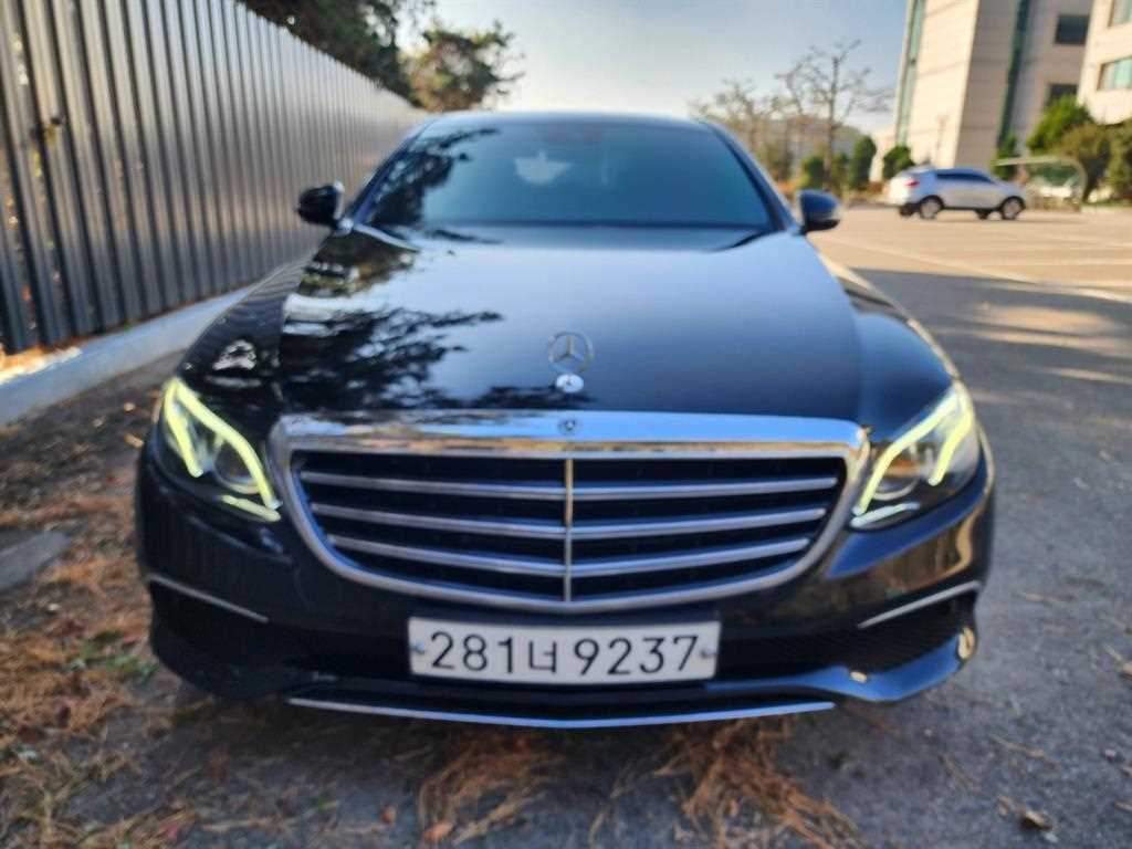 Mercedes Benz E class - Vista 5