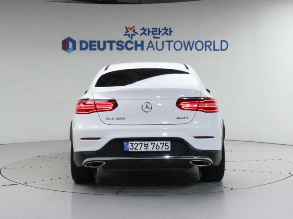 Mercedes Benz GLC Class - Vista 4