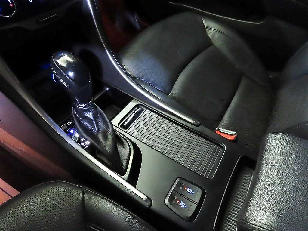 HYUNDAI Sonata - Vista 12