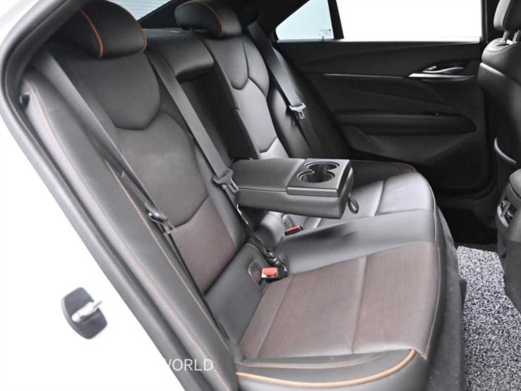 Cadillac CT4 - Vista 12