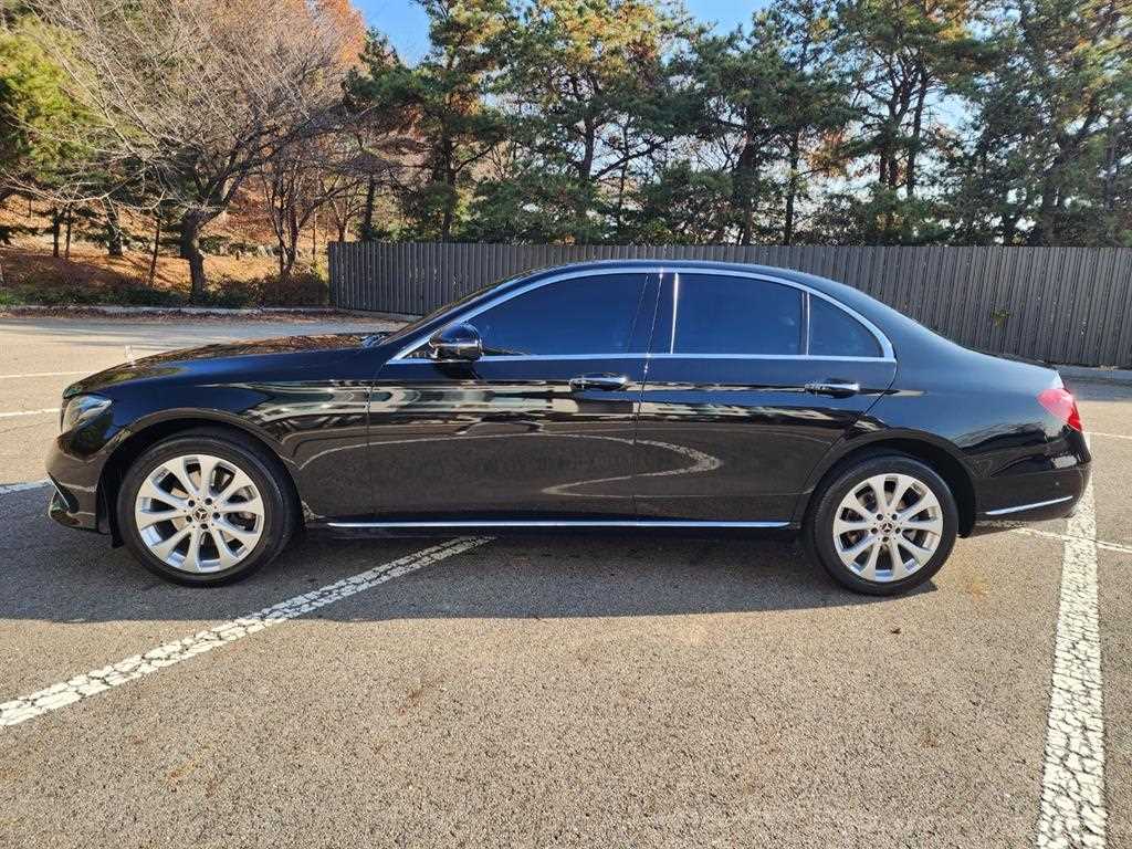 Mercedes Benz E class - Vista 4