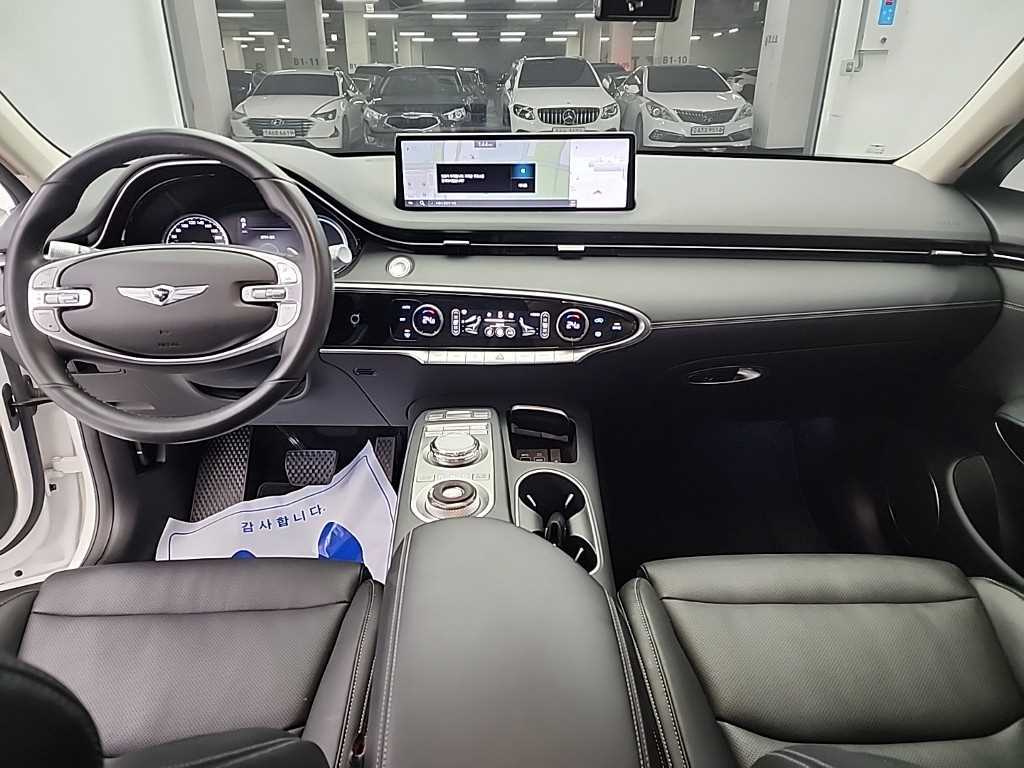 Genesis GV70 - Vista 7