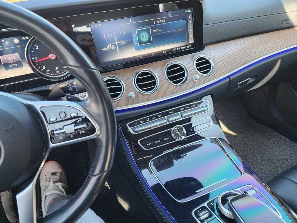 Mercedes Benz E class - Vista 10