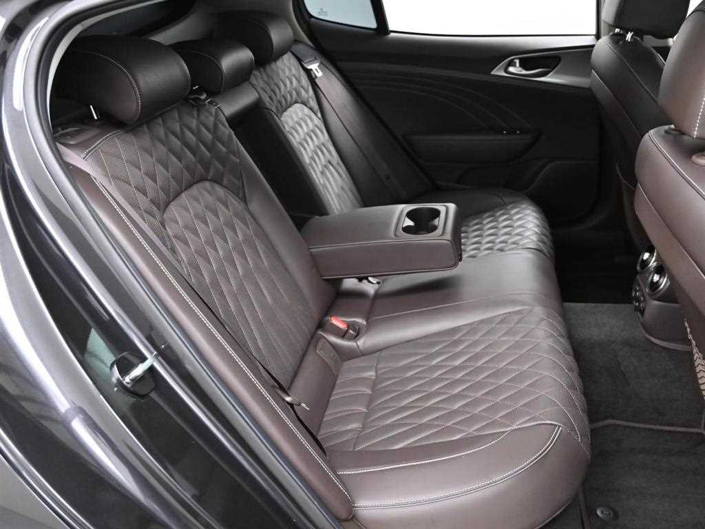 KIA Stinger - Vista 12