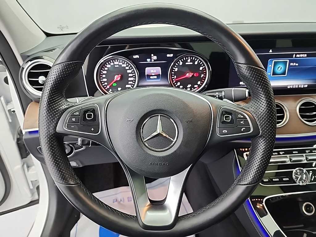 Mercedes Benz E class - Vista 9