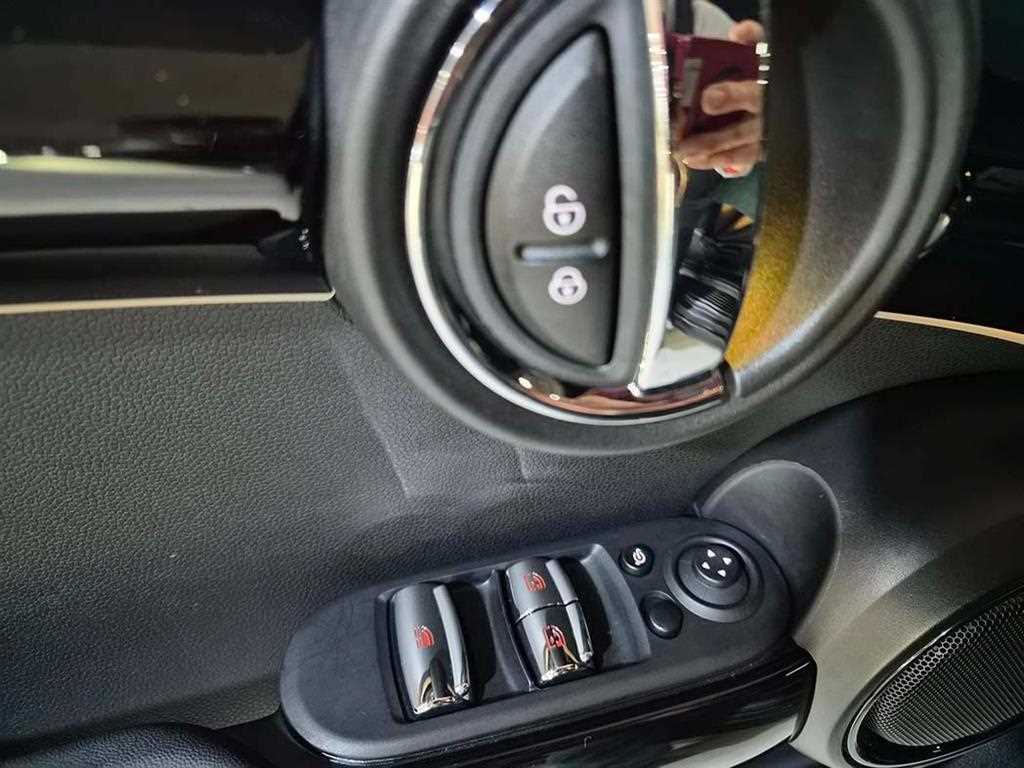 Mini Cooper Convertible - Vista 11