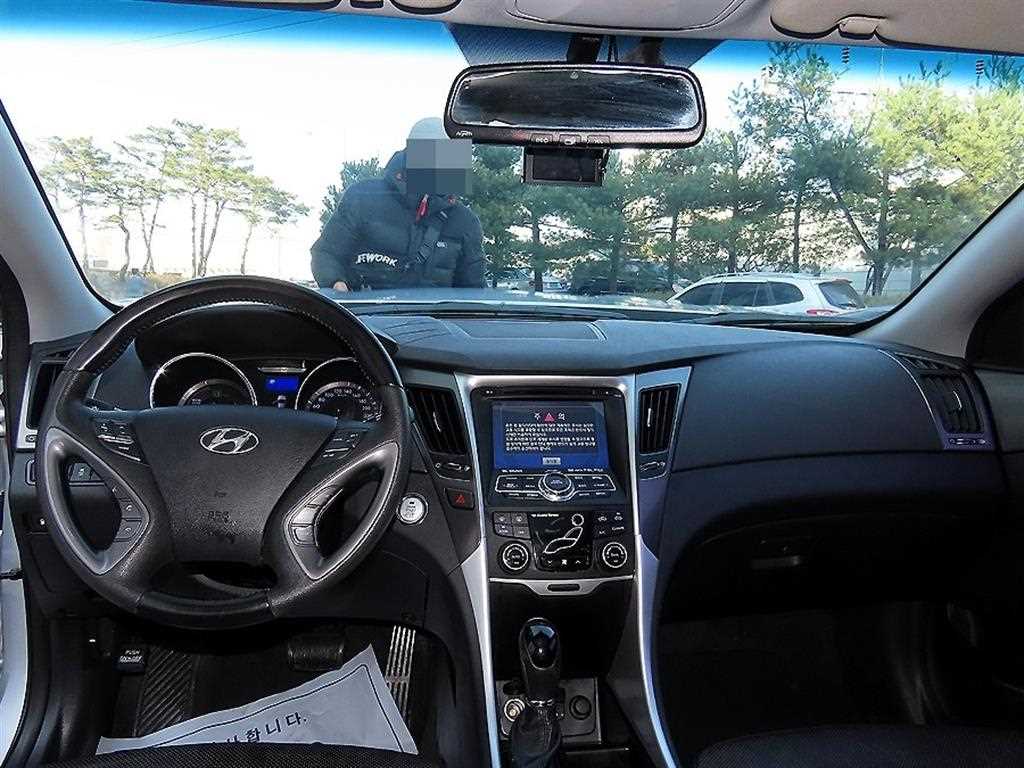 HYUNDAI Sonata - Vista 6