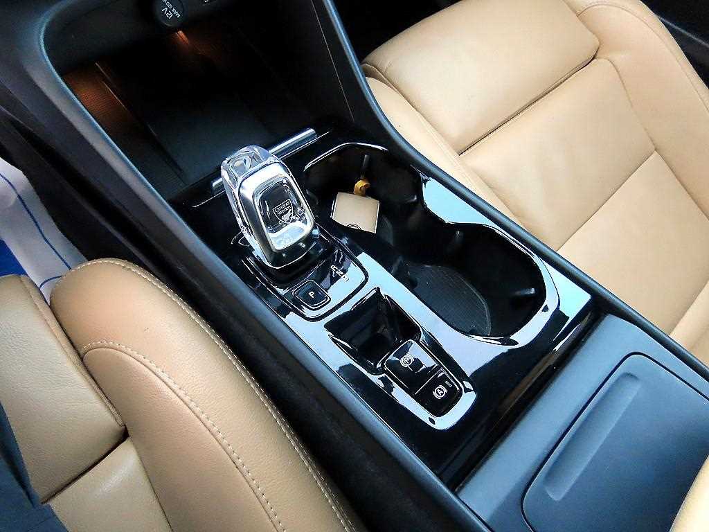 Volvo XC40 - Vista 10