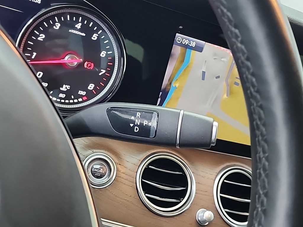 Mercedes Benz E class - Vista 8