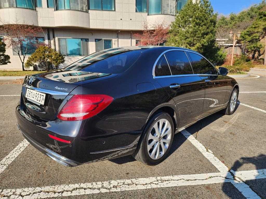 Mercedes Benz E class - Vista 7