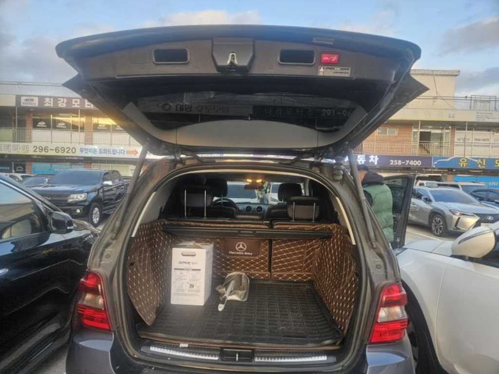 Mercedes Benz M Class - Vista 12