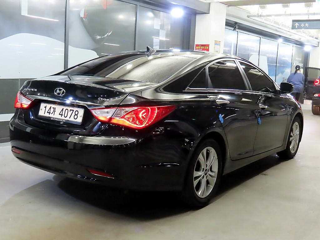 HYUNDAI Sonata - Vista 4