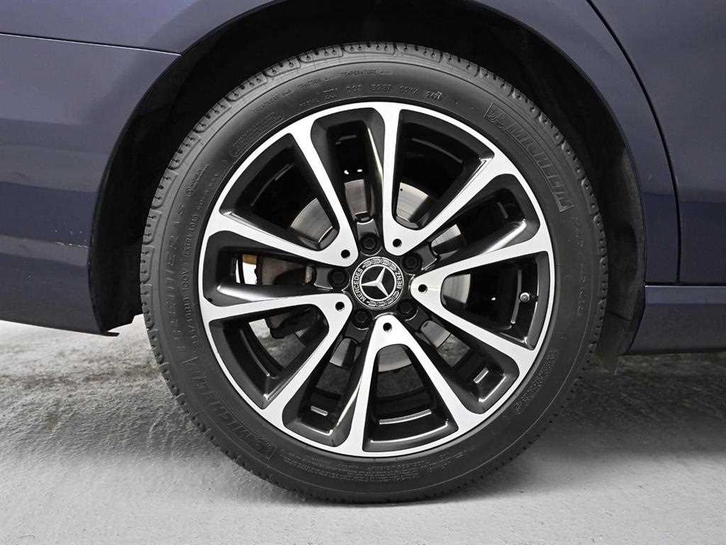 Mercedes Benz E class - Vista 5