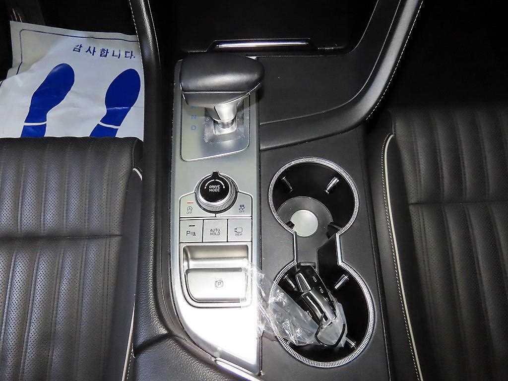 Genesis G70 - Vista 12