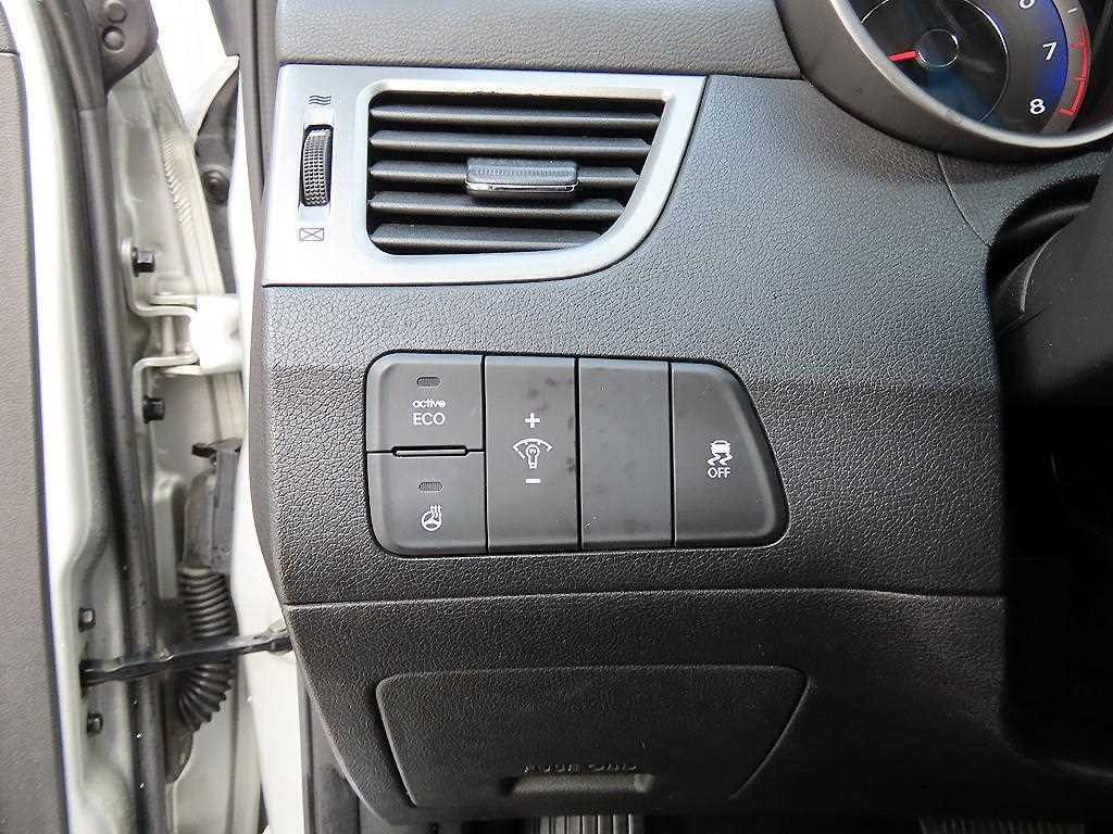 HYUNDAI Avante - Vista 12