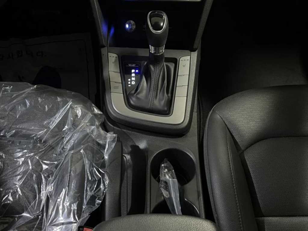 HYUNDAI Avante - Vista 9