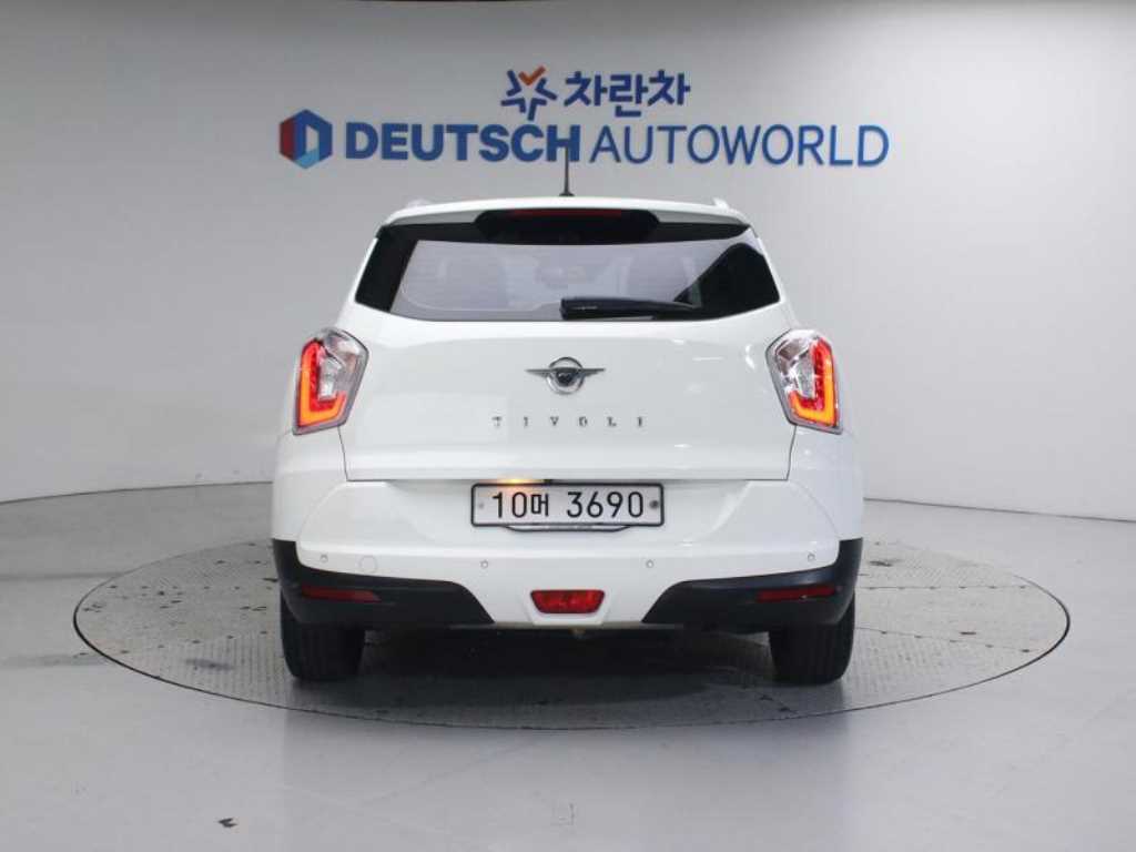 Ssangyong Tivoli - Vista 4