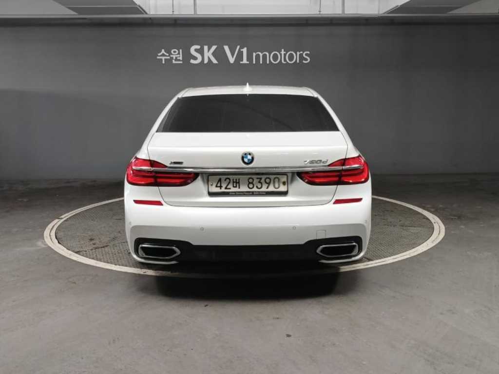BMW 7 Series - Vista 5