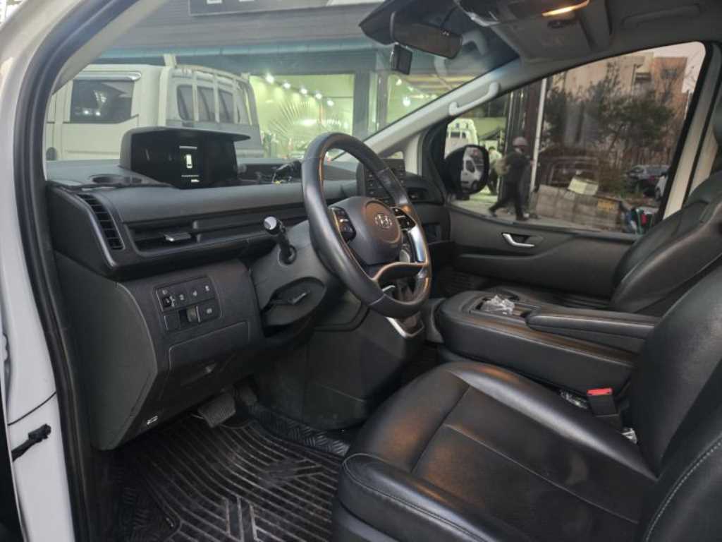 HYUNDAI Staria - Vista 8
