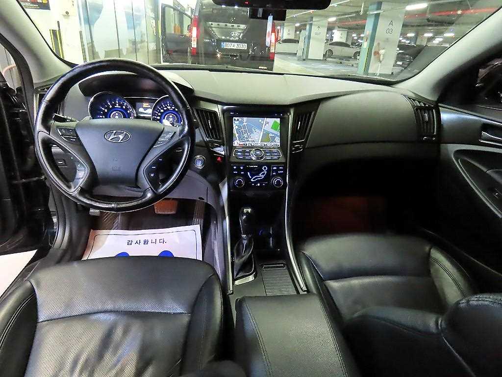 HYUNDAI Sonata - Vista 10