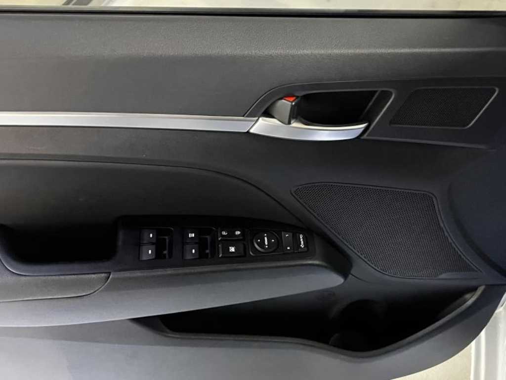 HYUNDAI Avante - Vista 12