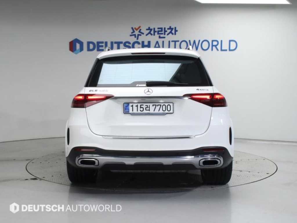 Mercedes Benz GLE Class - Vista 4