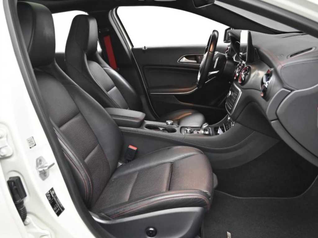 Mercedes Benz GLA Class - Vista 10