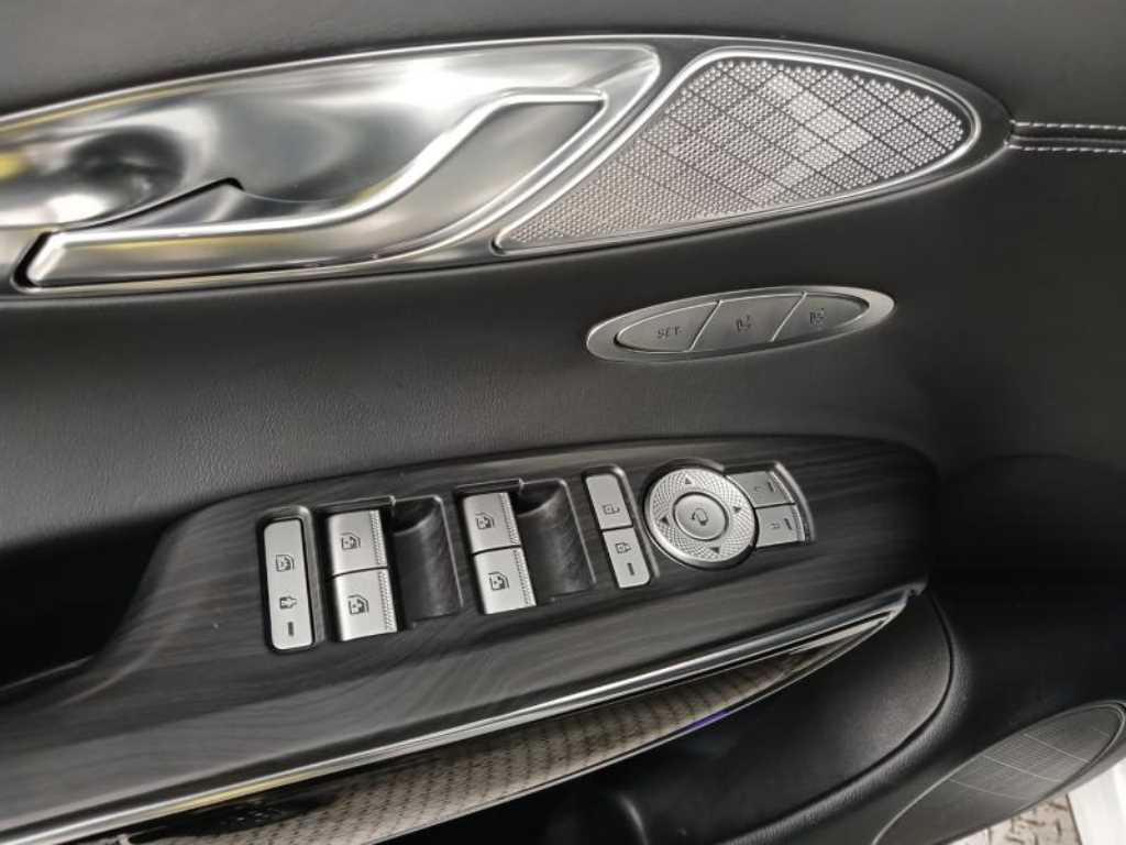 Genesis GV70 - Vista 9