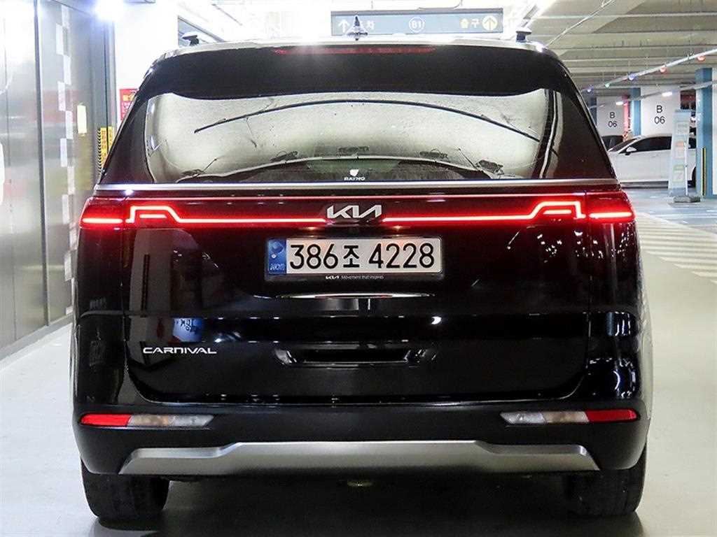 KIA Carnival - Vista 5