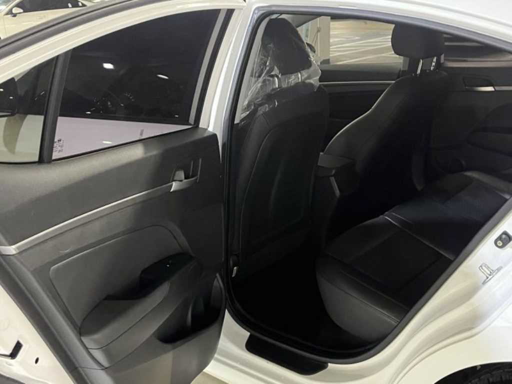 HYUNDAI Avante - Vista 6