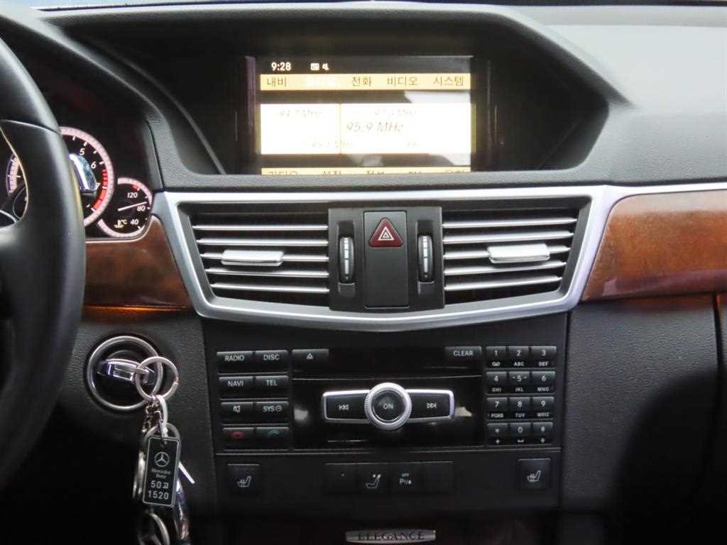 Mercedes Benz E class 2012 Plateado - Importación desde Corea - HF Imports Iquique - Foto 13