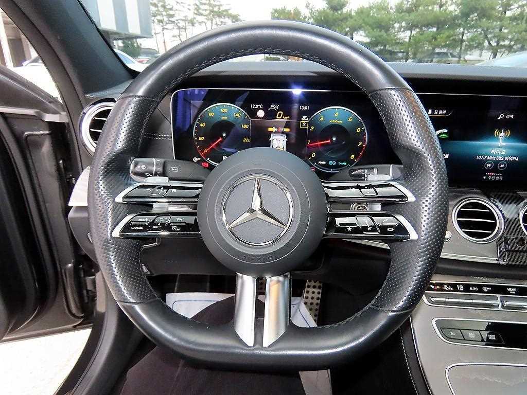 Mercedes Benz E class - Vista 8