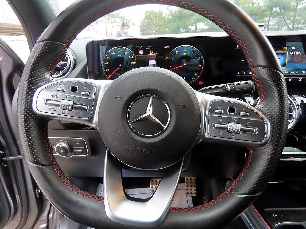 Mercedes Benz GLA Class - Vista 8