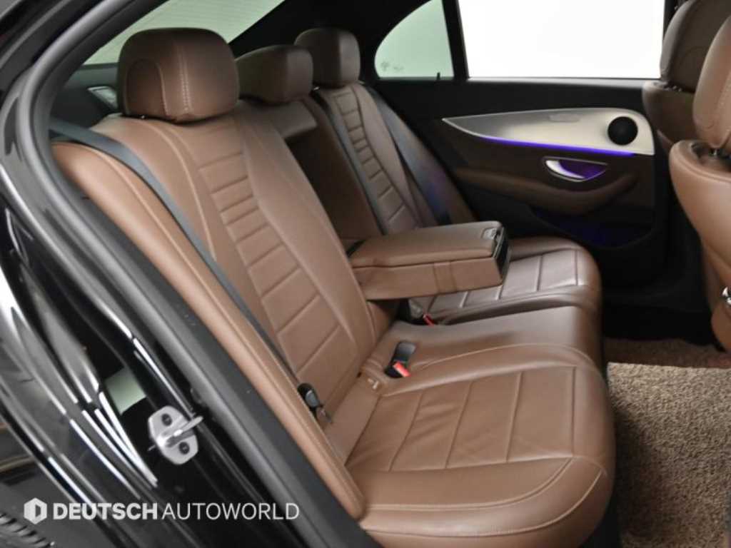 Mercedes Benz E class - Vista 12