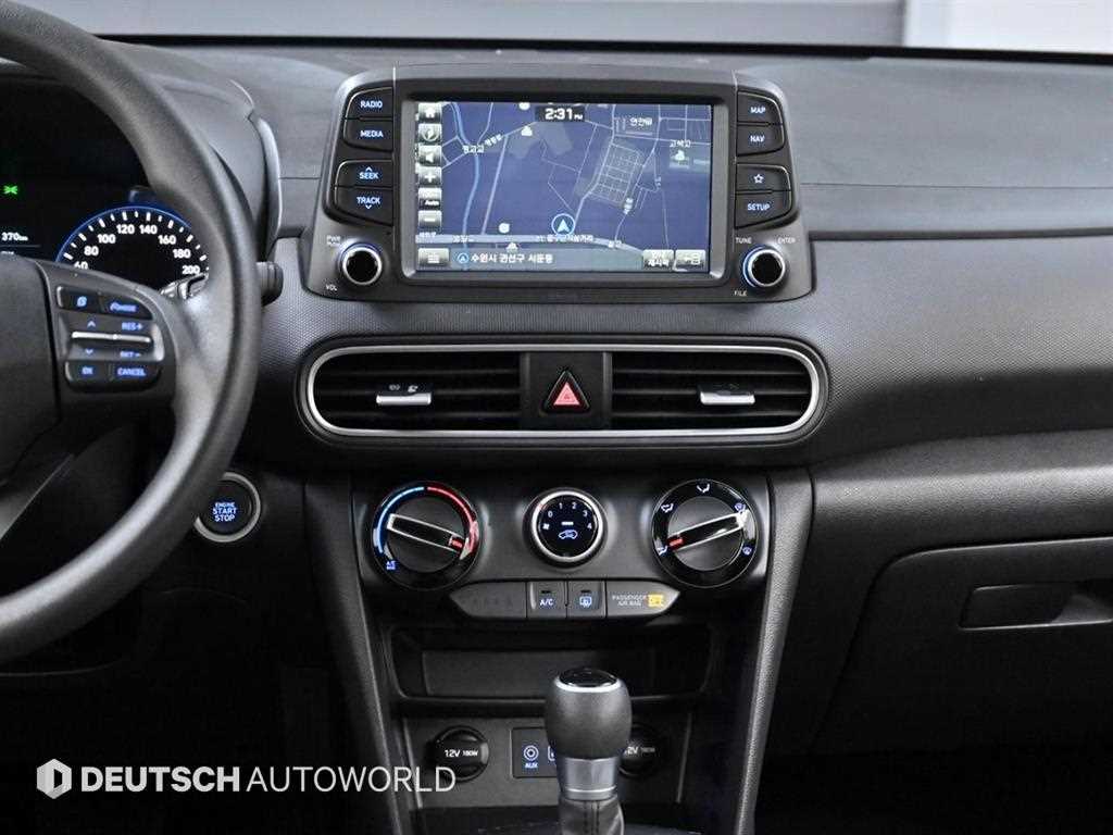 HYUNDAI Kona - Vista 12