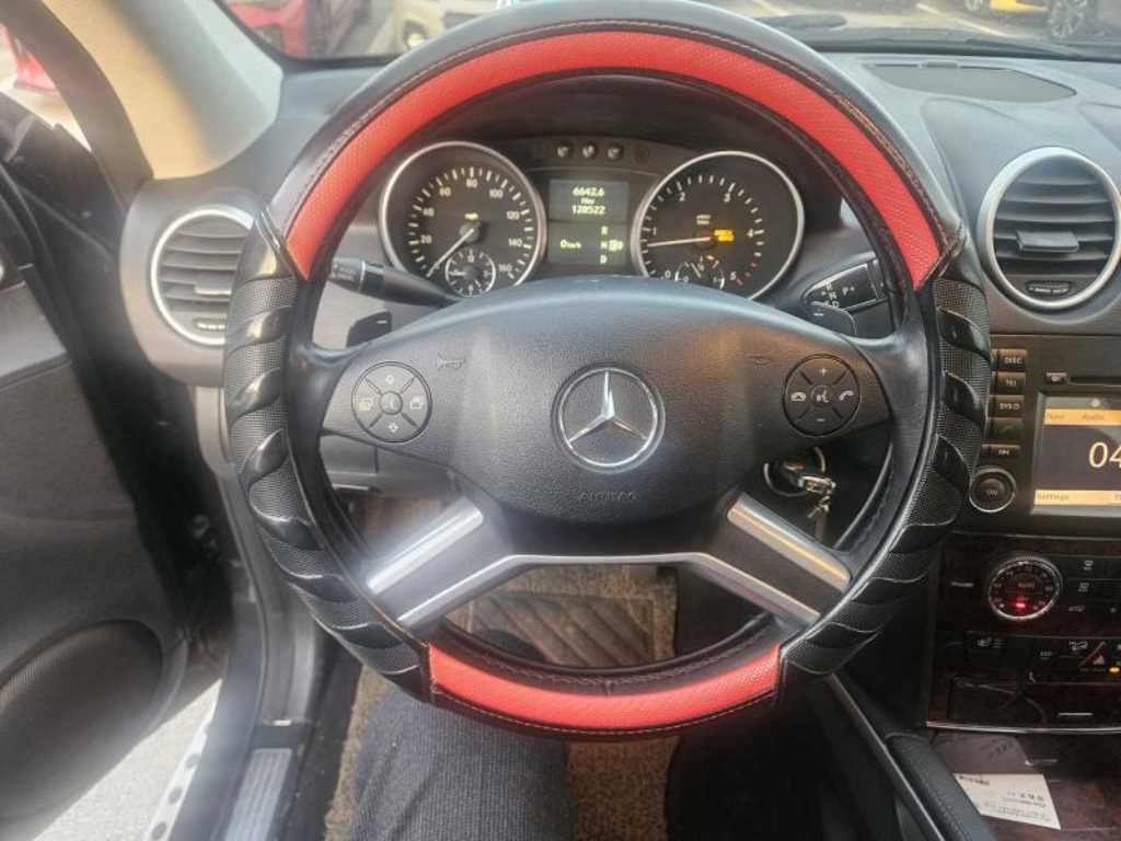 Mercedes Benz M Class - Vista 8