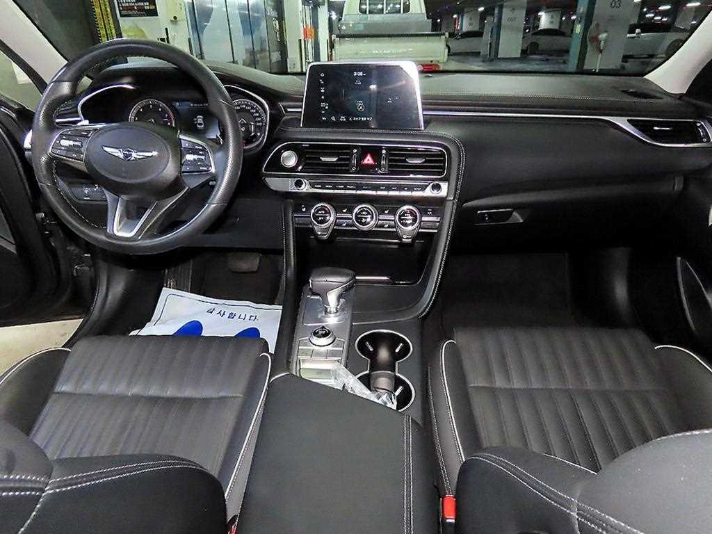 Genesis G70 - Vista 10