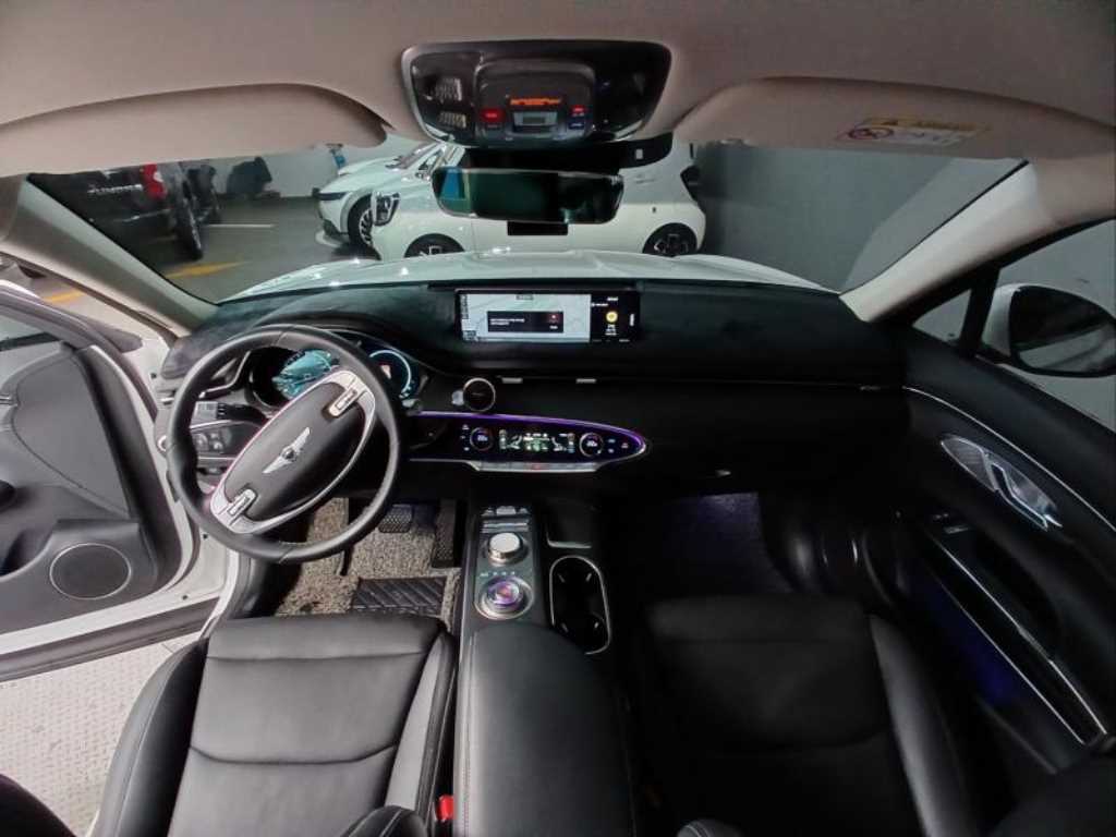 Genesis GV70 - Vista 6