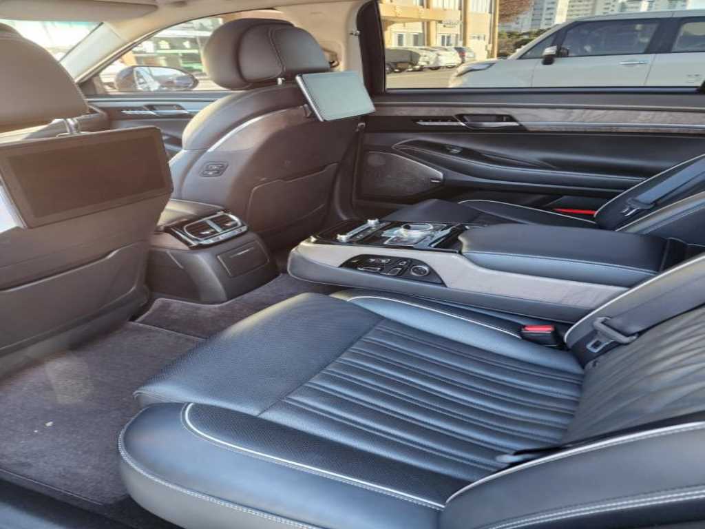 Genesis G90 - Vista 5