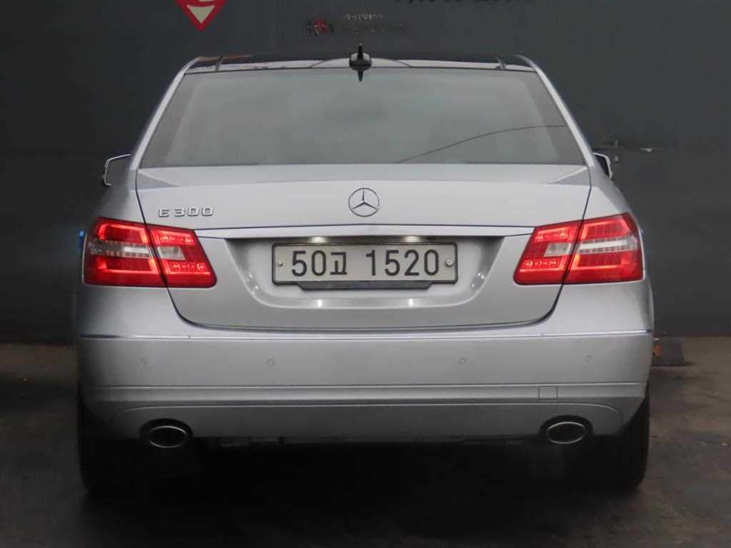 Mercedes Benz E class - Vista 4
