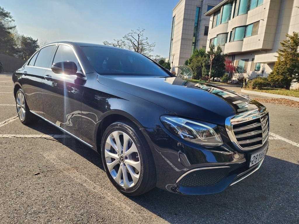 Mercedes Benz E class - Vista 6