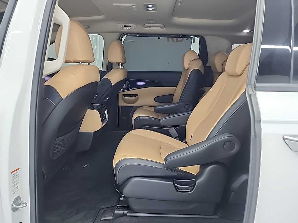 KIA Carnival - Vista 12