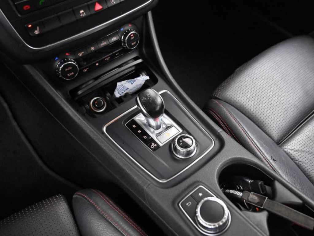 Mercedes Benz GLA Class - Vista 9