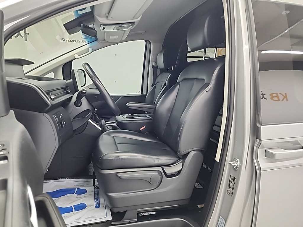 HYUNDAI Staria - Vista 11