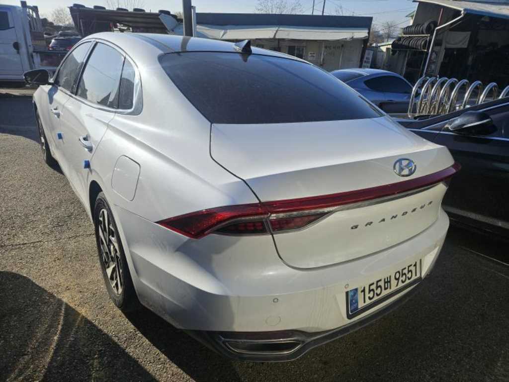 HYUNDAI Grandeur - Vista 4